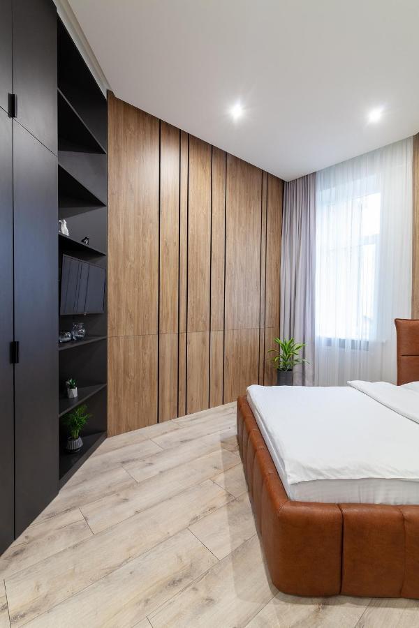 Royal Vip Apartment On Leontovicha 5 Lviv Exterior foto