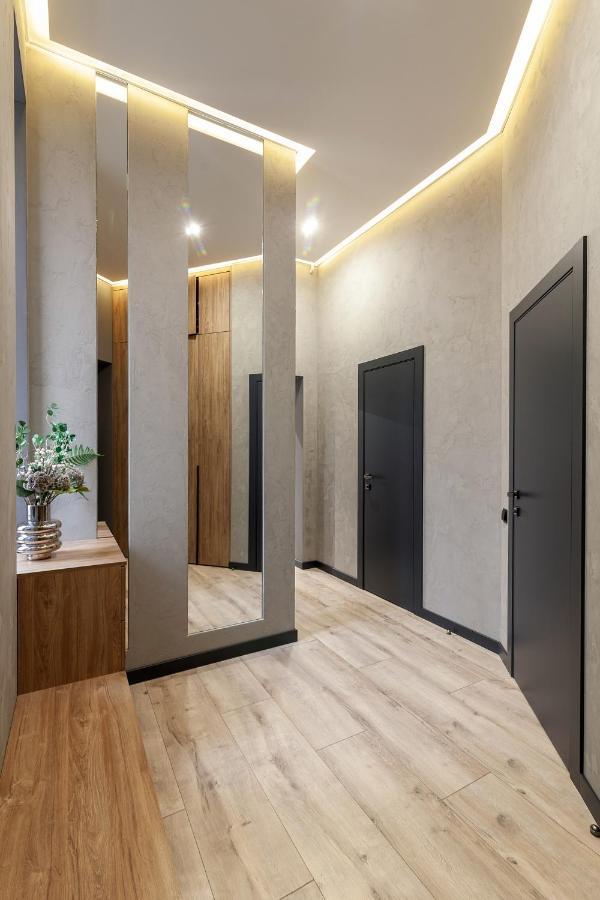 Royal Vip Apartment On Leontovicha 5 Lviv Exterior foto